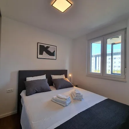 Luxury Domiel شقة