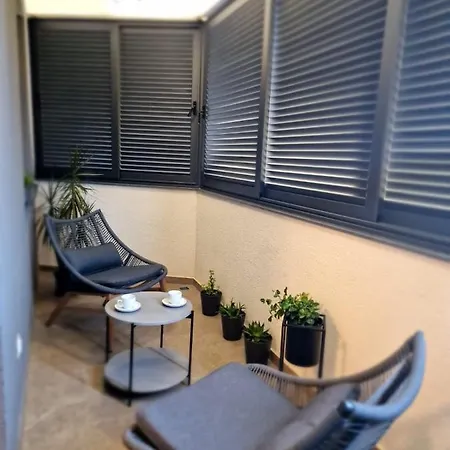 Luxury Domiel شقة